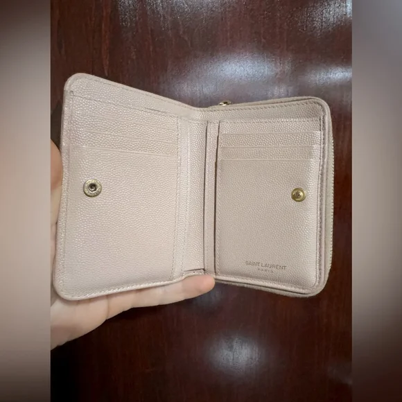 Yves Saint Laurent Preloved Pale pink Quilted bifold Leather Wallet - Picture 3 of 15